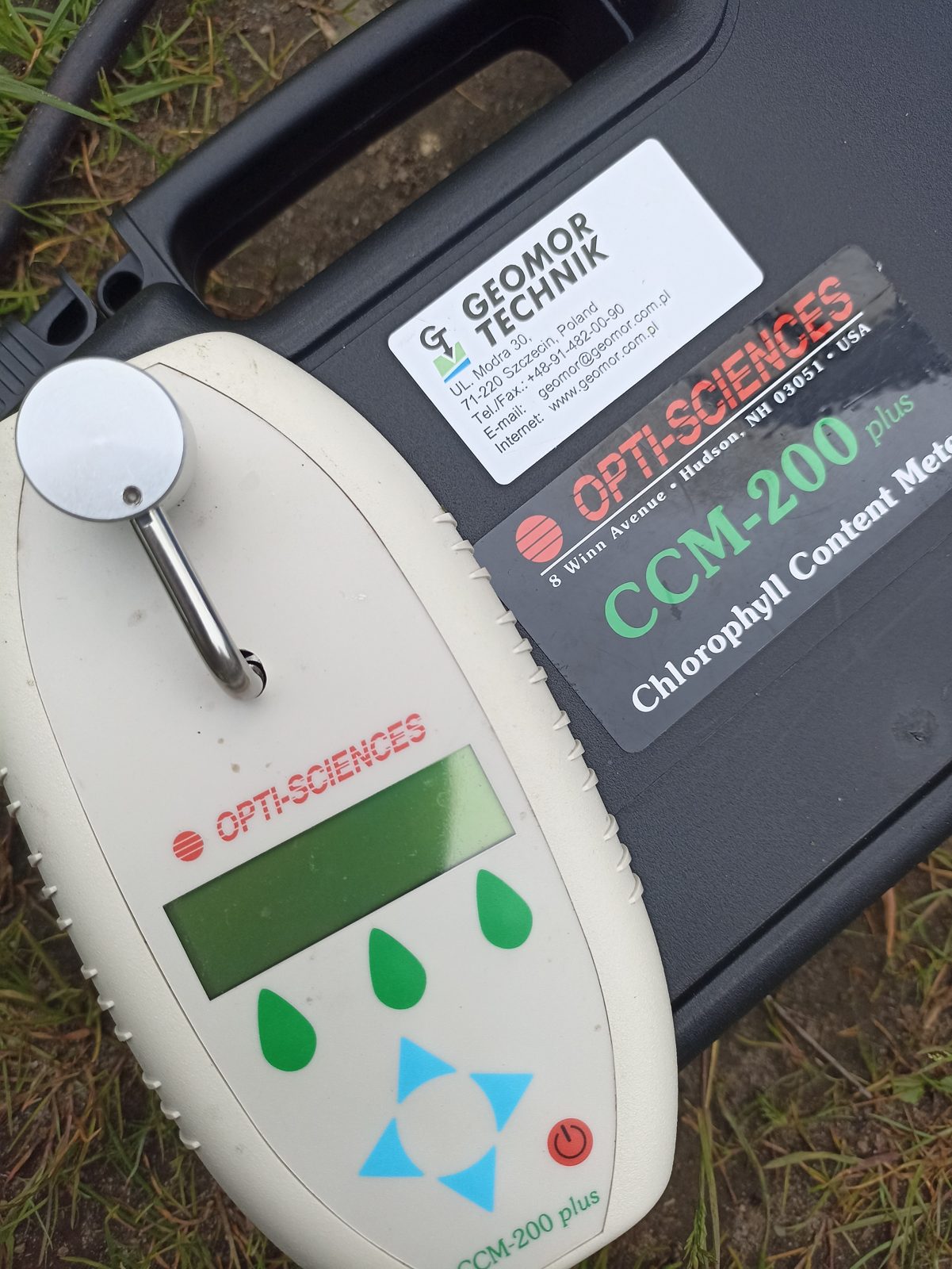 Measuring leaf chlorophyll content