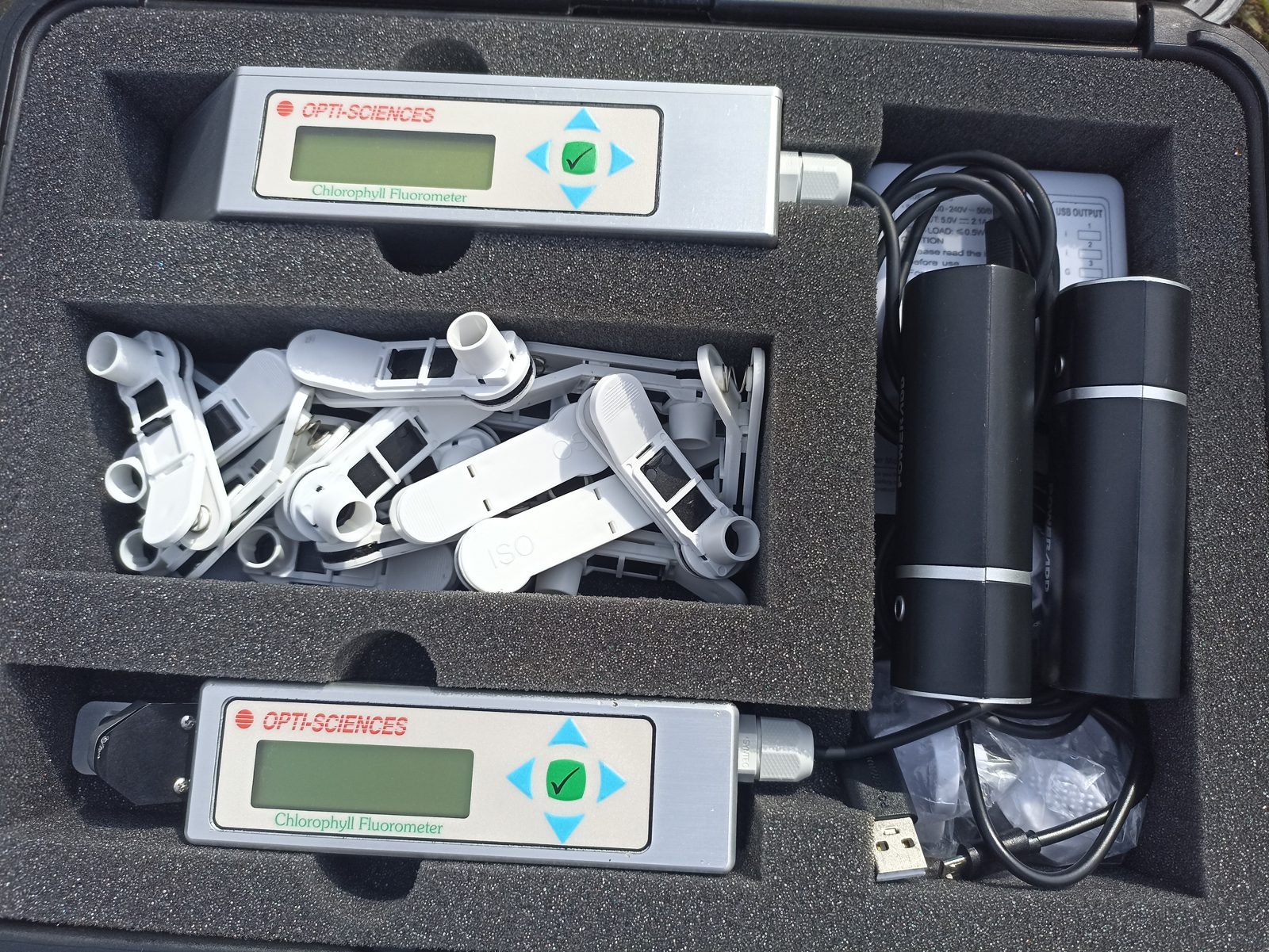 Measuring instruments and leaf clips